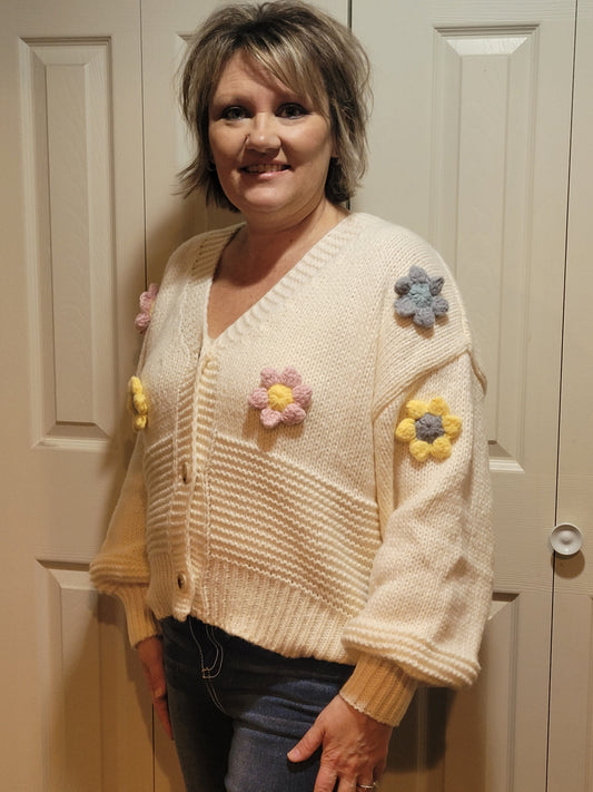 Floral Patched Sweater Cardigan(Ivory)